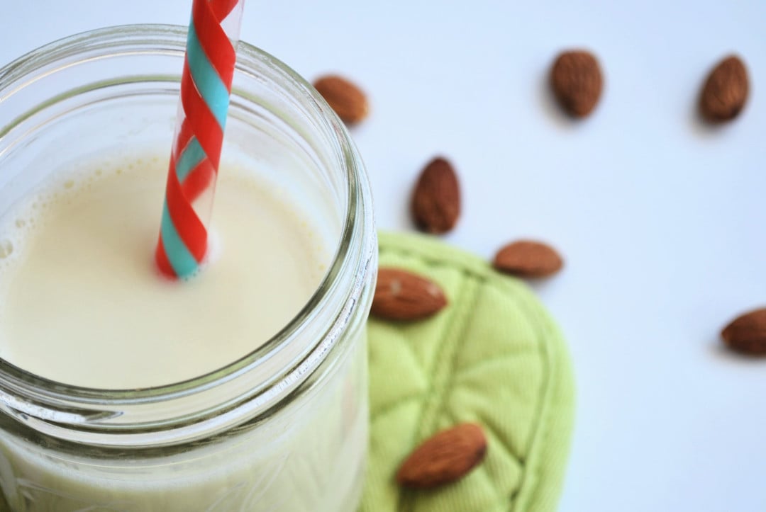 Turmeric Date Almond Milk Fooduzzi