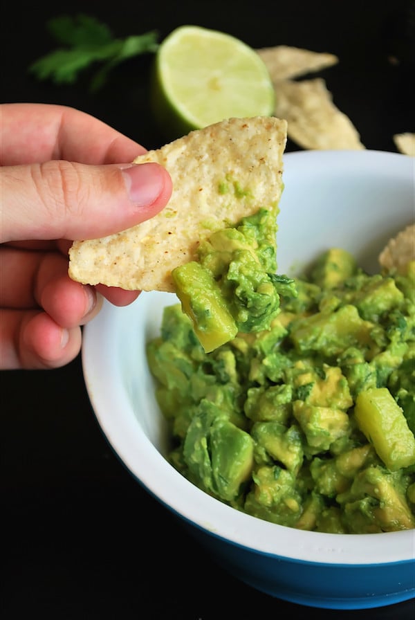 Pineapple Guacamole || fooduzzi.com recipes