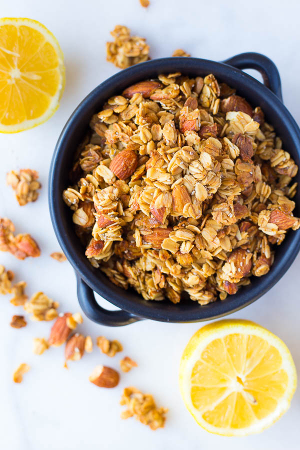Lemon Chia Seed Granola: super crunchy and full of addictive clusters! This granola is vegan, gluten free, and made from only 8 healthy ingredients! || fooduzzi.com recipe