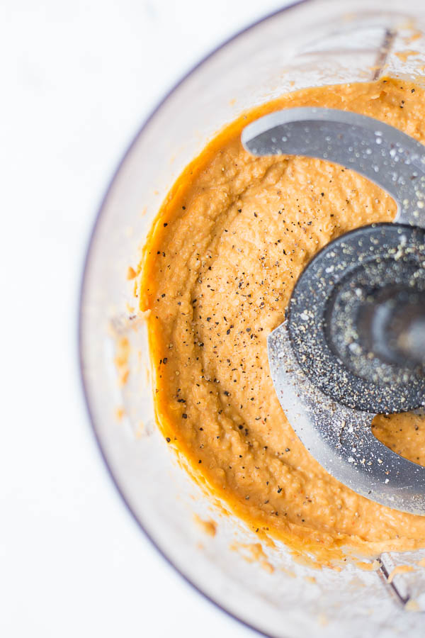 Thai Peanut Hummus: A simple homemade hummus recipe that's filled with Thai peanut sauce ingredients like Sriracha, garlic, and ginger! A healthy gluten free and vegan snack! || fooduzzi.com recipe