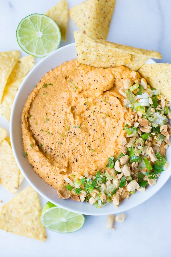 Thai Peanut Hummus: A simple homemade hummus recipe that's filled with Thai peanut sauce ingredients like Sriracha, garlic, and ginger! A healthy gluten free and vegan snack! || fooduzzi.com recipe