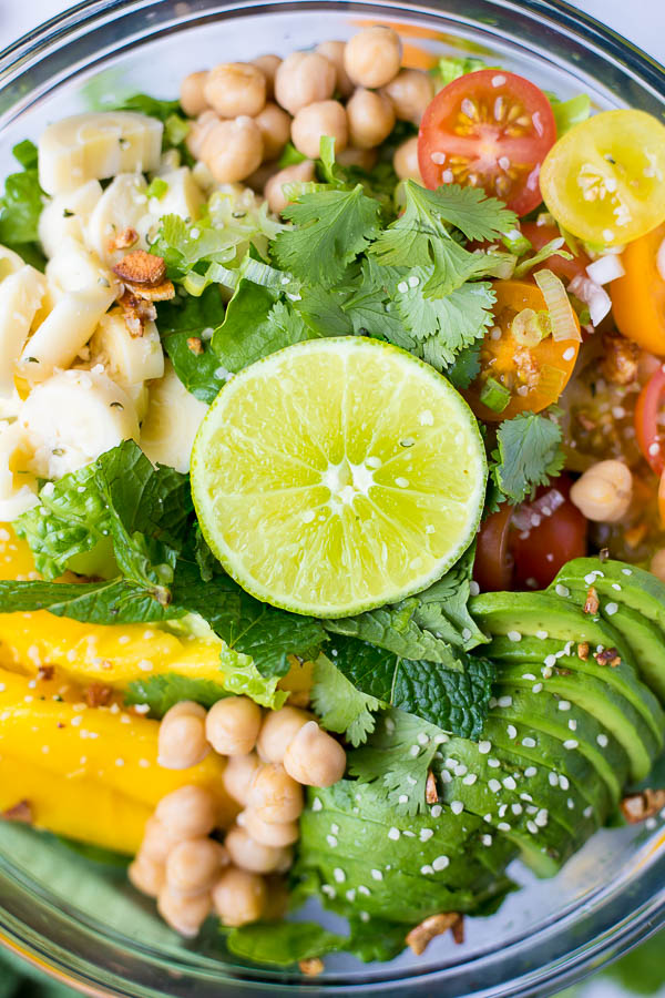 Caribbean Rainbow Salad: topped with all kinds of fruits, vegetables, proteins, and herbs! It's the ultimate vegan and gluten free summer salad! || fooduzzi.com recipe
