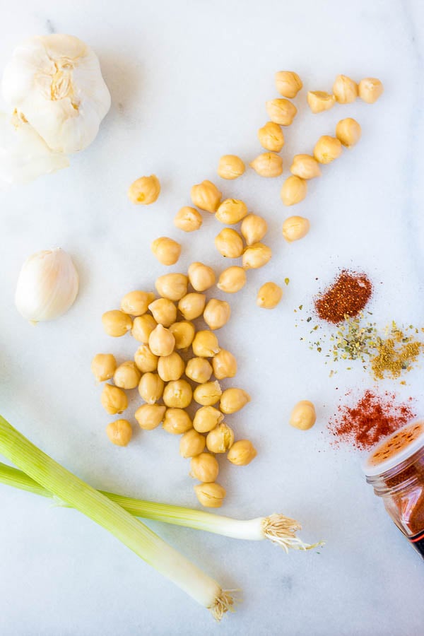 Mexican Falafel: These gluten free and vegan homemade falafel are baked until crispy and full of fresh flavors! Perfect for a Meatless Monday dinner! || fooduzzi.com recipe