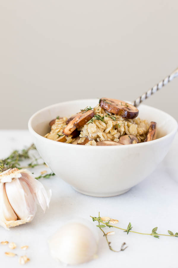 Toasty Truffle Oatmeal: This vegan & gluten free dish is a savory take on your favorite oatmeal breakfast! Packed with flavors like mushrooms, thyme, garlic, and truffle oil, it's a perfect rice-free faux risotto! || fooduzzi.com recipe