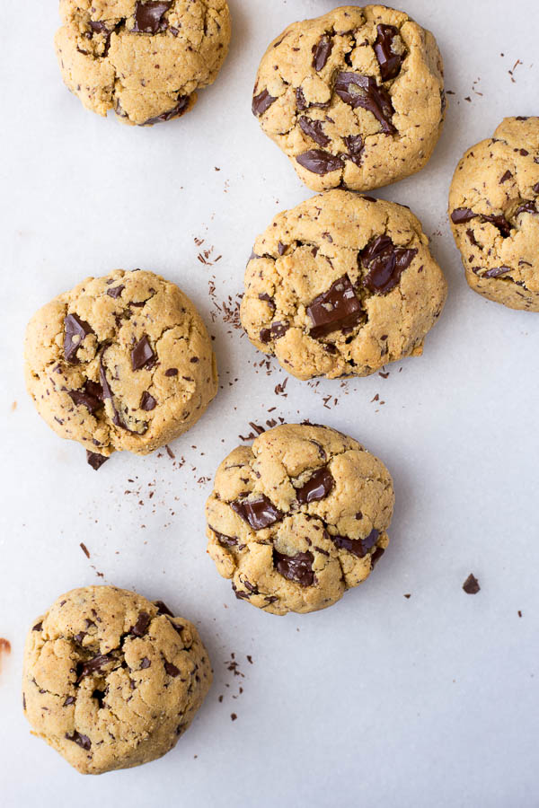 The Best Damn Gluten Free Vegan Chocolate Chunk Cookies: only 7 healthy whole food ingredients are required to make these melt-in-your-mouth chocolate chunk cookies! They bake in only 11 minutes! || fooduzzi.com recipe