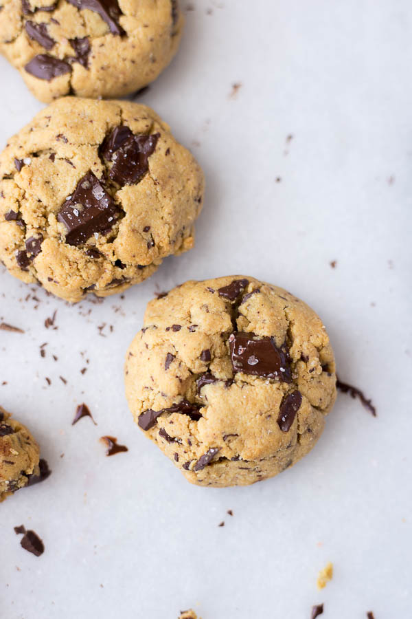 The Best Damn Gluten Free Vegan Chocolate Chunk Cookies: only 7 healthy whole food ingredients are required to make these melt-in-your-mouth chocolate chunk cookies! They bake in only 11 minutes! || fooduzzi.com recipe