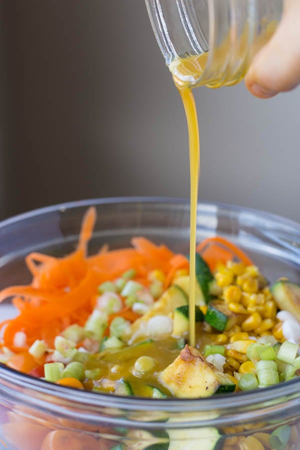 Honey Mustard Lentil Vegetable Salad: full of healthy vegan and gluten free ingredients! The perfect easy plant-based entree for summer! || fooduzzi.com recipe