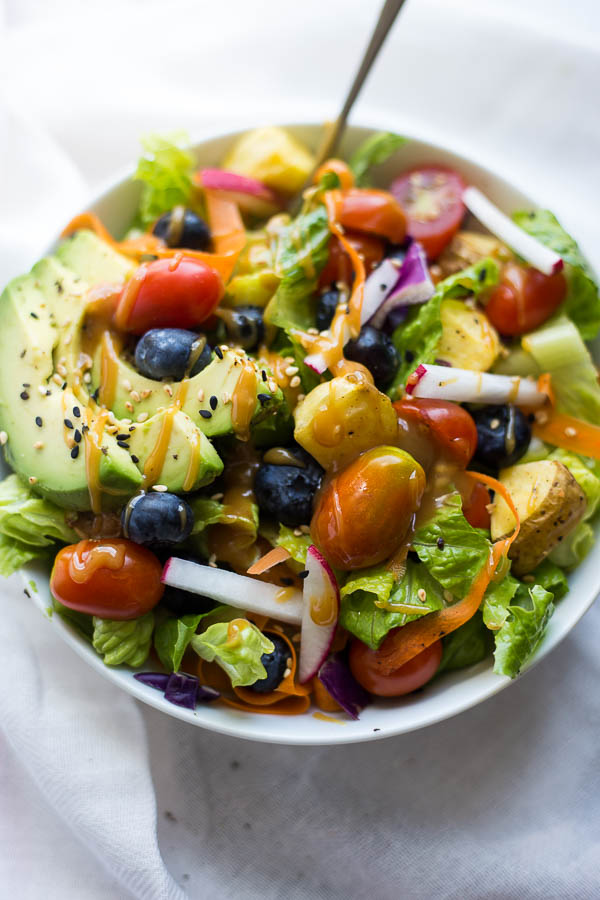 The Big Vegan Rainbow Bowl with Maple Almond Butter Dressing: featuring fruits, vegetables, and an addictive maple almond butter dressing! The perfect healthy, gluten free, and vegan summer salad! || fooduzzi.com recipe