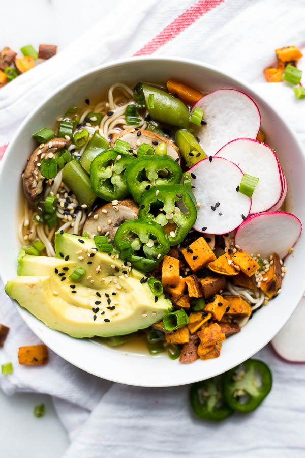Easy Vegan Ramen: An homemade ramen that's full of vegetables, texture, & flavors. It's naturally gluten free, refined sugar-free, & dairy free. Perfect for fall or winter! || fooduzzi.com recipe