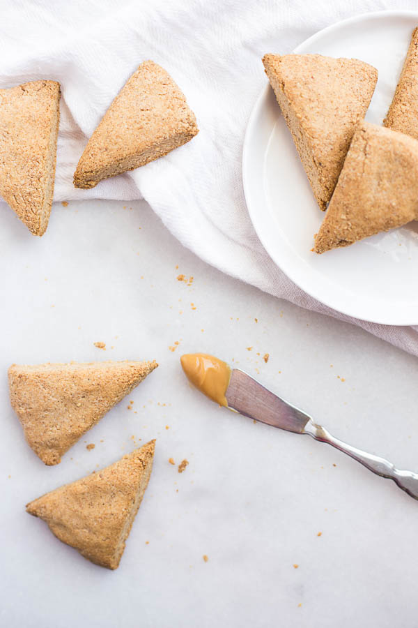 Mini Almond Butter Pumpkin Spice Scones: A three-bite vegan and gluten free scone that's spiked with fall flavors! Naturally sweetened and topped with a creamy maple almond butter icing, you can enjoy these scones for breakfast, a snack, or dessert! || fooduzzi.com recipe