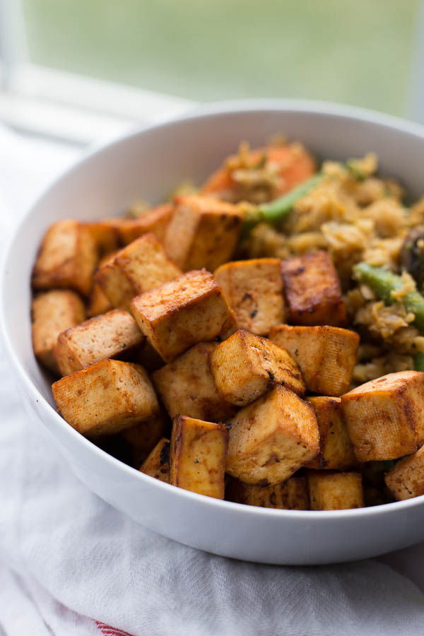 Sriracha Tofu: A sweet and spicy baked tofu that requires only 4 ingredients! A perfect vegan and gluten free protein served alongside some fried rice or stir fry. || fooduzzi.com recipe