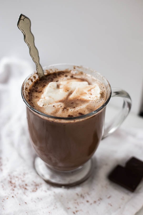 Vegan "Red Velvet" Hot Chocolate: A rich and creamy vegan hot chocolate with an antioxidant-rich secret red ingredient! Naturally refined sugar-free and gluten free! || fooduzzi.com recipe