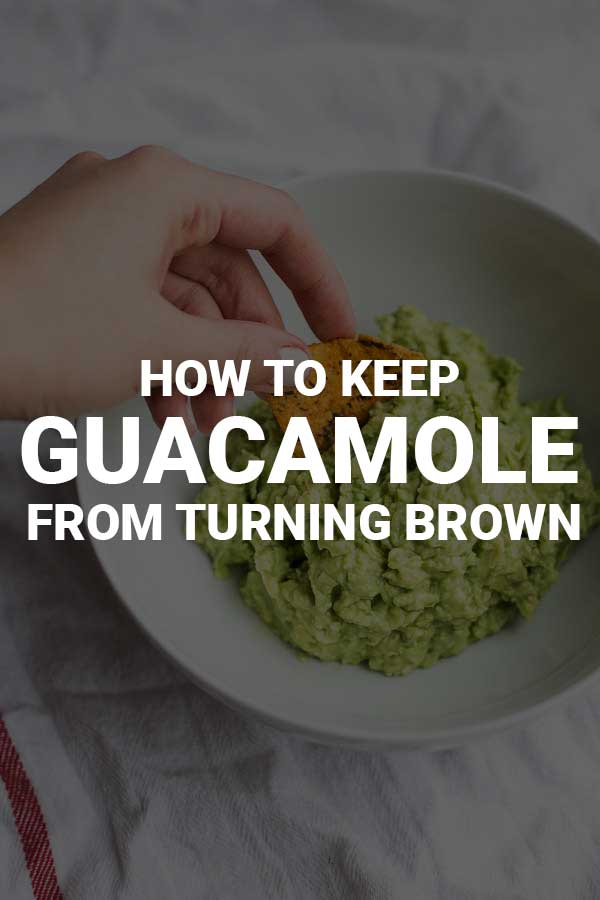 How to Keep Guacamole from Turning Brown: perfect for saving game day leftovers! || fooduzzi.com recipe
