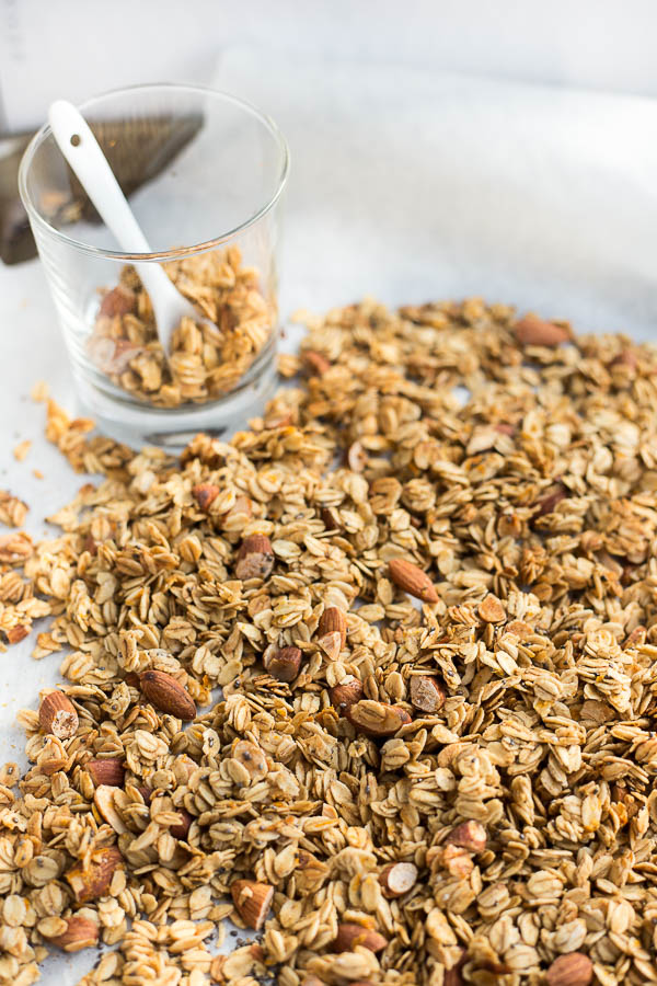 Addictive Orange Cinnamon Granola: A sweet and citrusy granola that's filled with chia seeds, almonds, and rolled oats. A wholesome vegan and gluten free breakfast or snack! || fooduzzi.com recipe