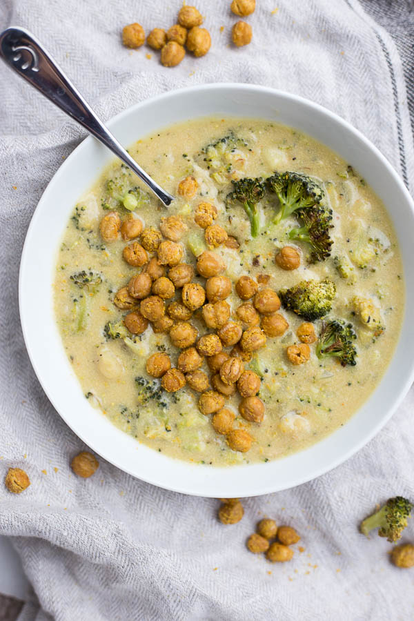 Vegan Roasted Broccoli & Cheese Soup: a vegan take on a classic! Healthy ingredients like nutritional yeast, roasted broccoli, roasted garlic, and onion make up this easy soup! Naturally gluten free. #BRMNewYear @bobsredmill || fooduzzi.com recipe