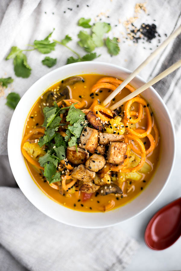 Cauliflower Curry with Sweet Potato Noodles: The most comforting dinner ever! Full of warming flavors and fresh vegetables, this vegan & gluten free curry will keep you feeling awesome. || fooduzzi.com recipe