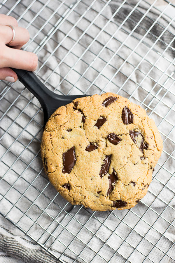 Giant Vegan Chocolate Chip Cookie: A soft and chewy cookie perfectly portioned for one or two! Naturally vegan and gluten free, and ready to eat in just about 20 minutes! || fooduzzi.com recipe