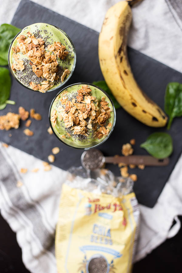 Ginger Banana Green Smoothie: This isn't your average smoothie! Packed with spicy ginger flavor, this vegan and gluten free smoothie is the perfect healthy way to start your day. || fooduzzi.com recipe
