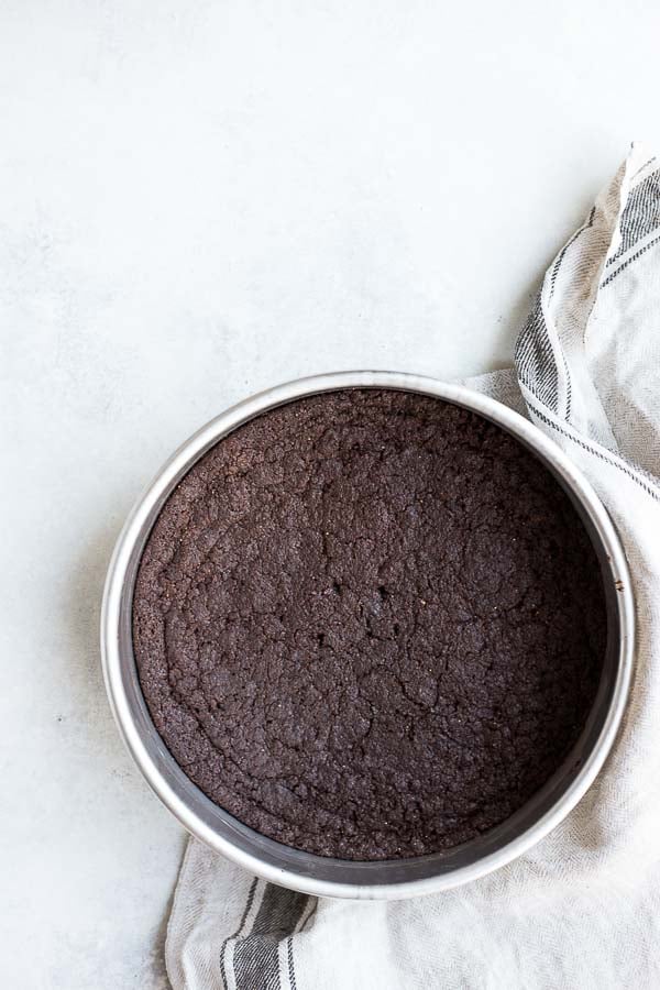 Vegan Dark Chocolate Brownies: seriously chewy and rich brownies! They're made with melted chocolate, coconut oil, and gluten free flour! || fooduzzi.com recipe