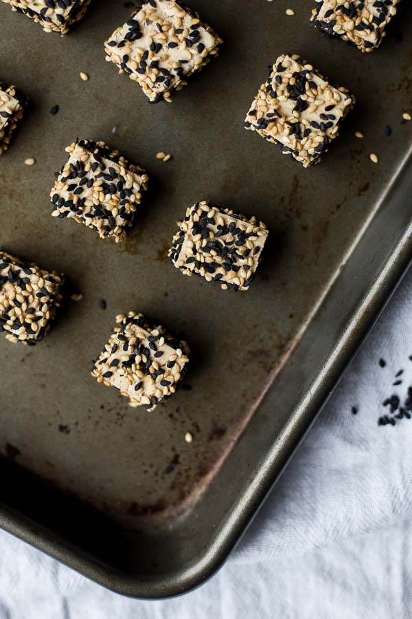 Sesame Crusted Tofu: An easy vegan and gluten free protein to add to any meal! Delicious on top of fried rice, Asian noodles, or salads, and it's ready in 30 minutes! || fooduzzi.com recipe
