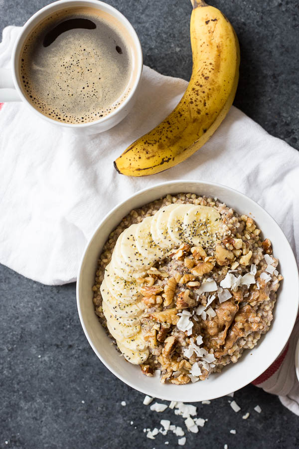Banana Bread Breakfast Buckwheat: An easy, nutritious, and whole grain breakfast that will keep you feeling full all morning! Naturally vegan and gluten free. || fooduzzi.com recipe
