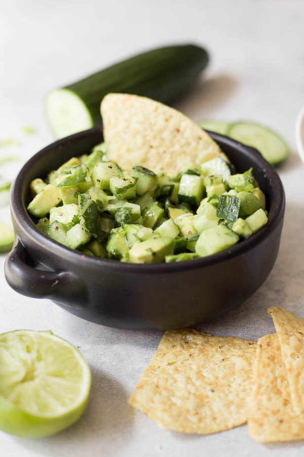 Avocado Cucumber Salsa Verde: An easy, fresh, and raw salsa verde made without tomatillos! Made with summery ingredients like mint, cilantro, avocado, cucumber, and lime! || fooduzzi.com recipe