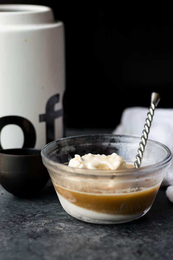 Traditional Affogato Made Vegan: The easiest dessert ever! This Italian sweet treat is bound to become one of your faves, especially now that it's vegan! || fooduzzi.com recipe