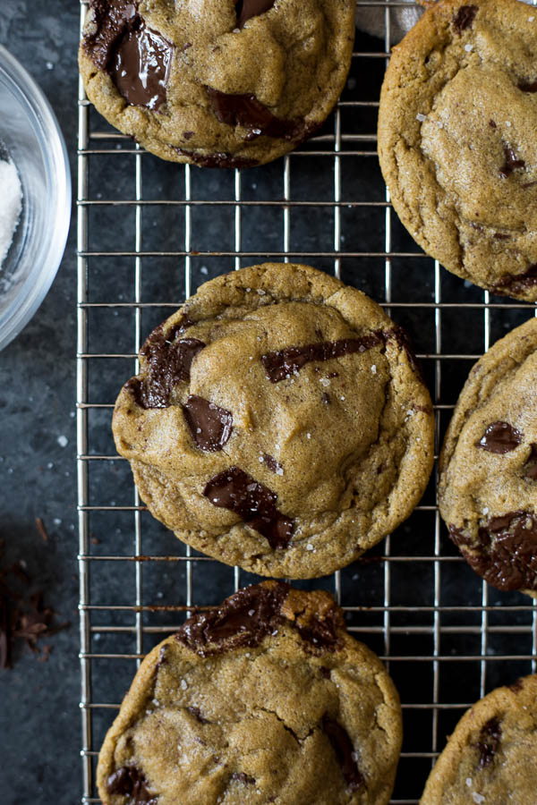 Chewy Vegan Cookie Dough Cookies: One of the best cookies to ever come out of my kitchen! They taste like straight-up cookie dough (especially when cold), and they're gluten free and vegan! || fooduzzi.com recipe