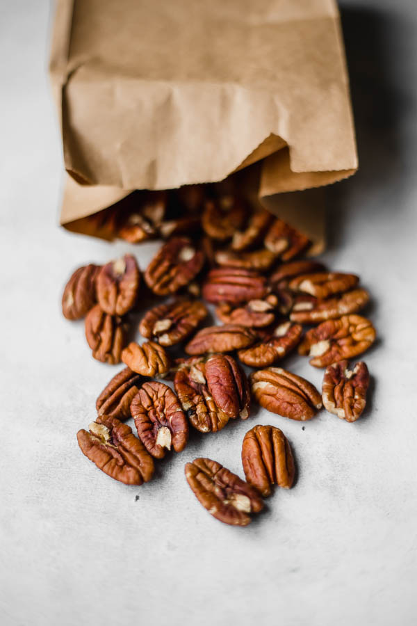 Brown Sugar Herb Pecans: are such a simple and delicious recipe! Perfectly herby and just a little bit sweet for an addictive holiday snack! Naturally vegan and gluten free. || fooduzzi.com recipe