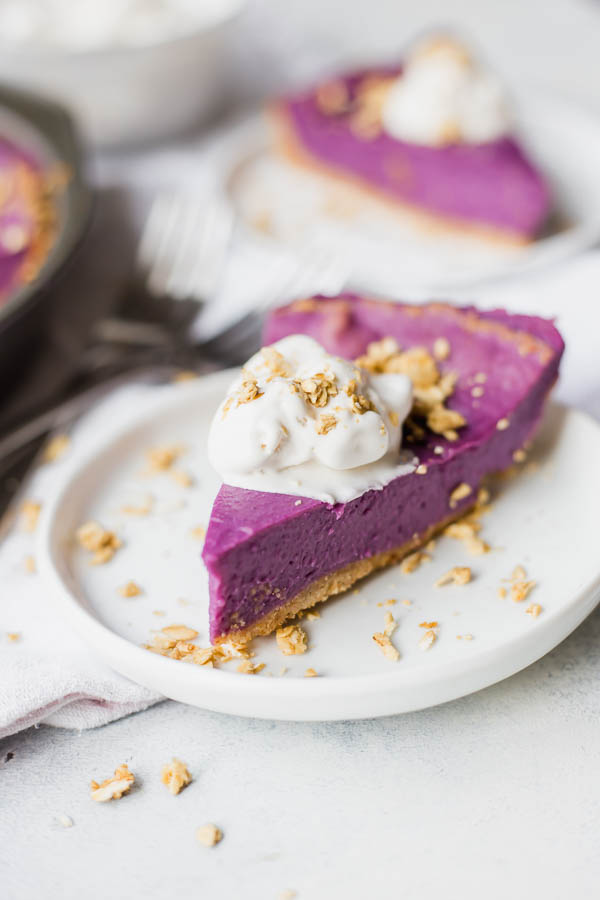 Vegan Purple Sweet Potato Pie: rich, creamy, and 100% plant-based! A healthy Thanksgiving or Christmas dessert! || fooduzzi.com recipe