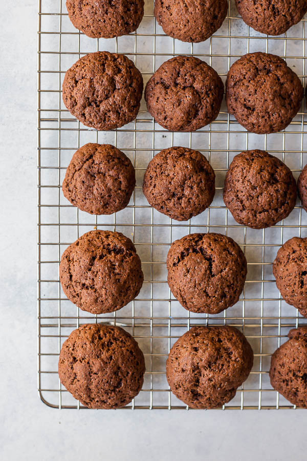 Nana's To Tos: My Nana's famous Italian To To cookies...made vegan! This is a simple chocolate cookie recipe that requires no chilling and minimal ingredients! Perfect for the holidays. || fooduzzi.com recipe #vegancookies #veganchristmas