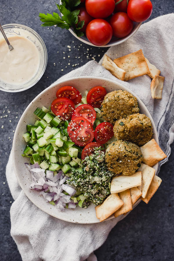 Vegan Mediterranean Quinoa Falafel Salad: A fresh, fast, and fabulous salad that's full of protein and nutrients. Naturally vegan and gluten free, and it's super filling! || fooduzzi.com recipe #salad #vegan #healthymeal