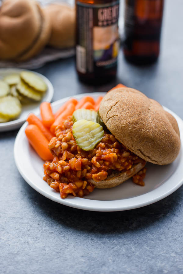 Vegan Tempeh Sloppy Joes: Heck yes vegan comfort food! A simple tomato-based sauce, protein-rich tempeh, and fiber-packed farro are used to make this quick and delicious dinner! || fooduzzi.com recipe #comfortfood #vegan #vegandinner