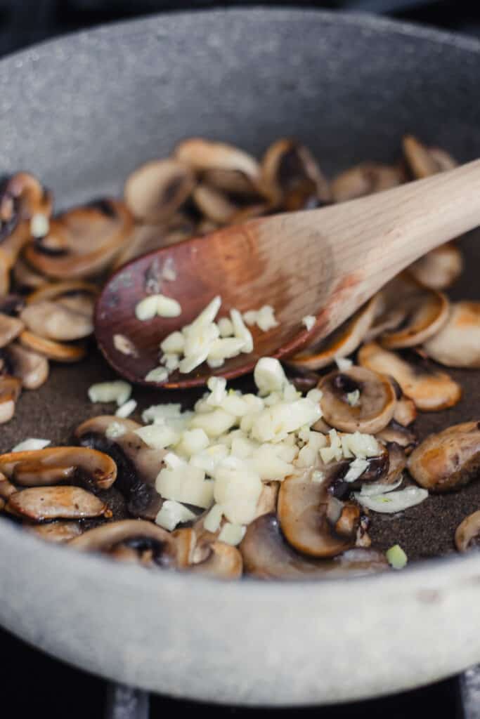 The Best Sautéed Mushrooms - Fooduzzi